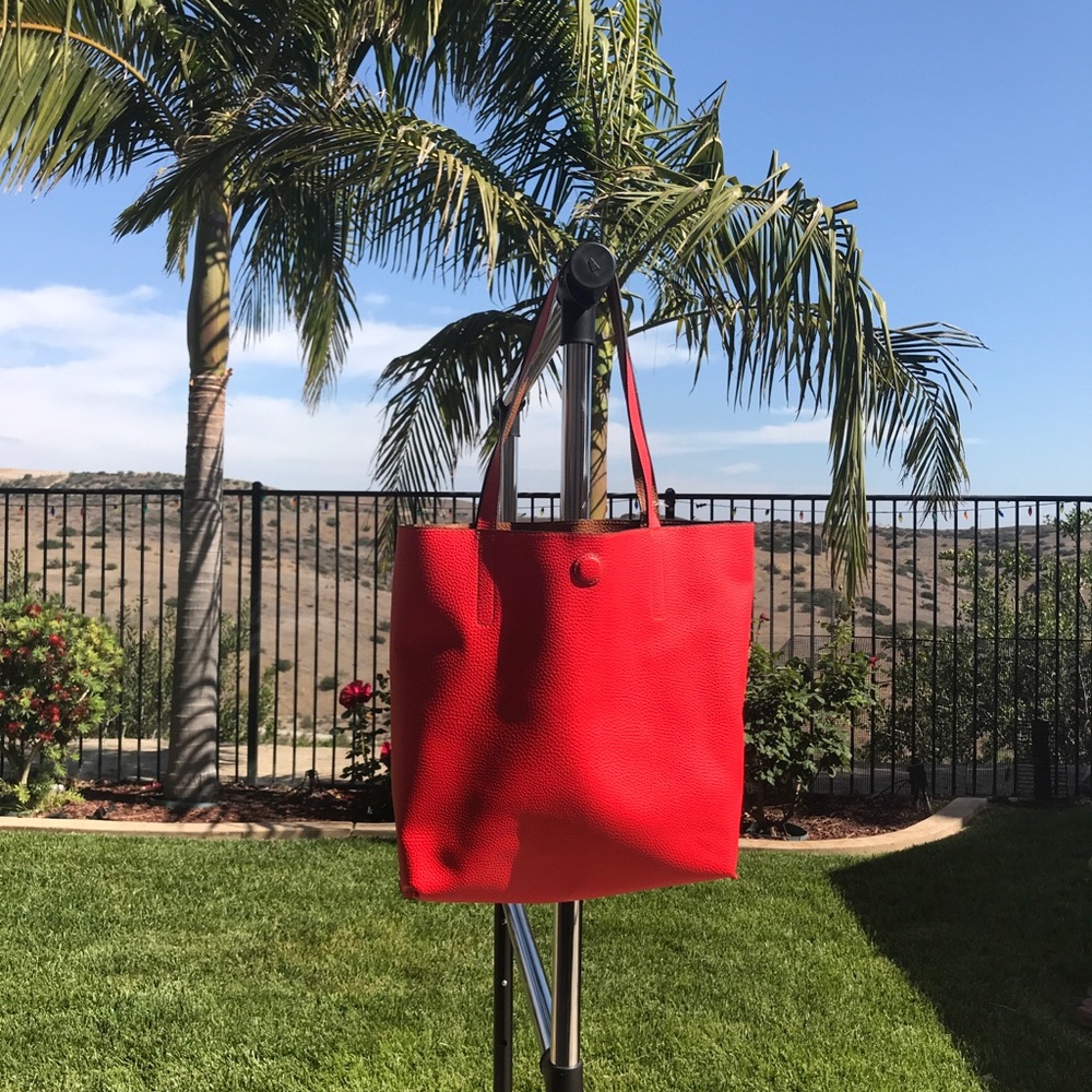 🆕👜Emma James reversible RED tote or BROWN tote